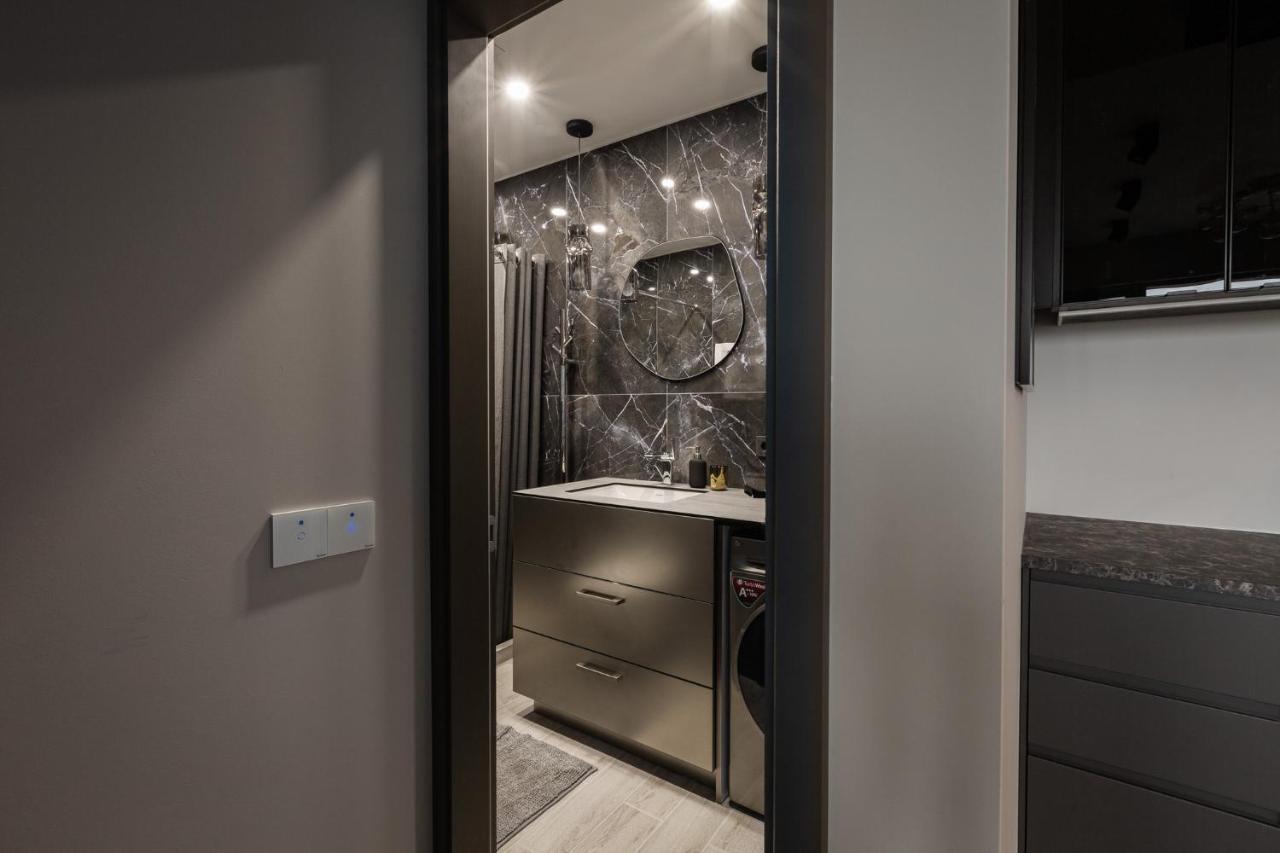 Brand New James Bond City Center Vilnius Ngoại thất bức ảnh